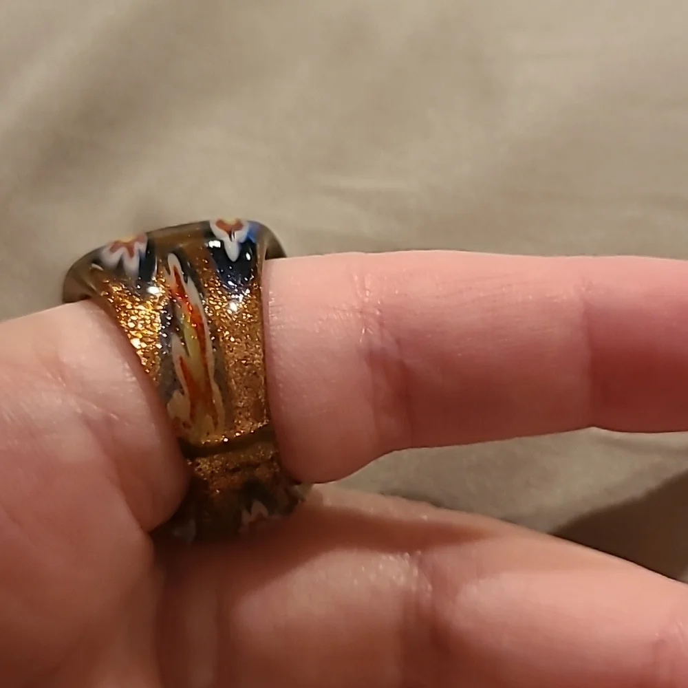 Glass ring with flowers - Picture 2 of 7